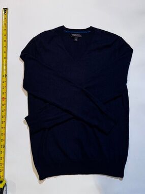 Banana Republic Extra-Fine Merino Wool V-Neck Sweater Men's Medium